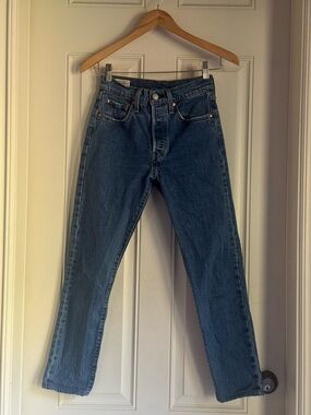 Levi's Women's Dark Blue Cropped Jeans